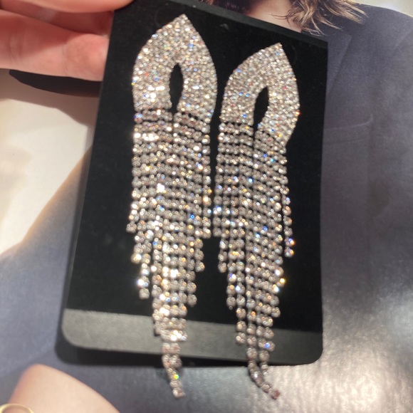 ⭐️ Long Silver Rhinestone Earrings - Picture 6 of 6